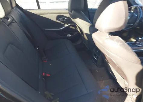 2021 BMW 330I xDrive z USA, uszkodzony, nr VIN 3MW5R7J04M8B88548